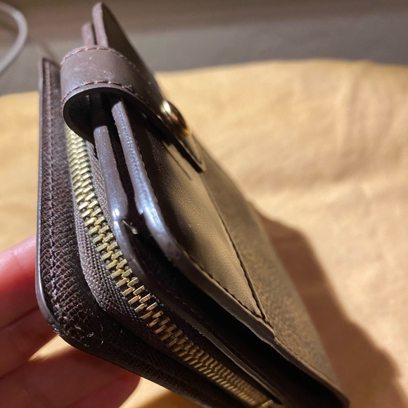 Louis Vuitton Wallet - Picture 4 of 7